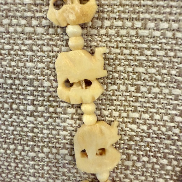 Vintage Hand Carved Bone Elephant Necklace.  22” Barrel Clasp - Picture 4 of 6